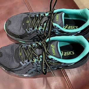 Ascics size 9 running shoes